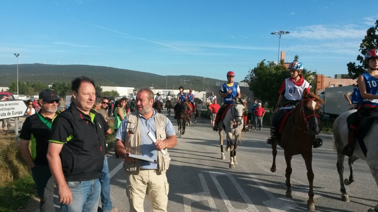 Luis Cubas Acosta jinete de la Federación Navarra montando a Ere Gailur, ganador del XII Raid Internacional CEI** 120km Vitoria Ruta de Europa